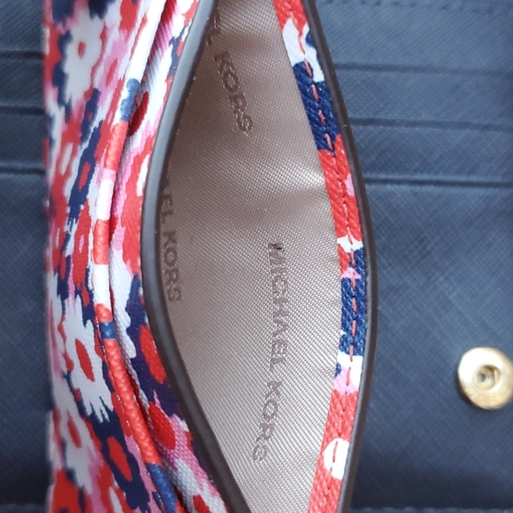 Michael Kors Begonia Flower Wallet Card Holder Set - Picture 7 of 7